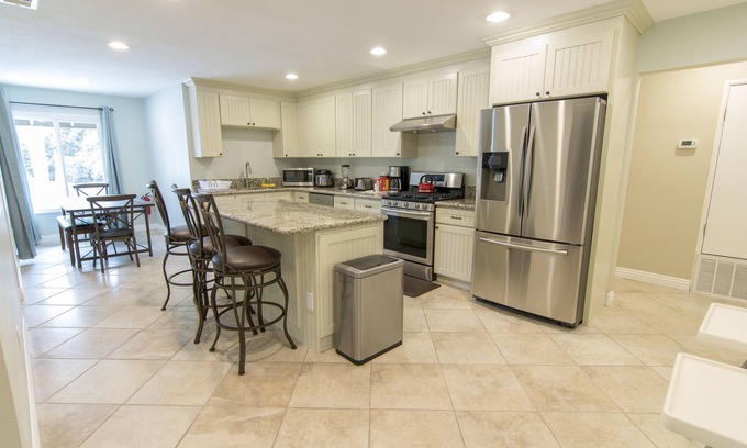 Southeast Anaheim House | Large home by disneyland, convention, beach, stadium. Anaheim ice rink