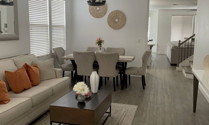 Linda House | Large home in Marysville 7 min to hard Rock casino and 30 min to Sacra-Airport