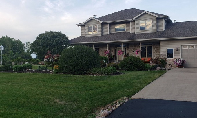 Oshkosh House | Large Home only 4 miles to EAA