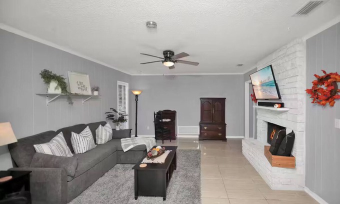 Jacksonville House | Large home, sleeps 12 with large yard, kitchen, AC, WiFi and lots of parking