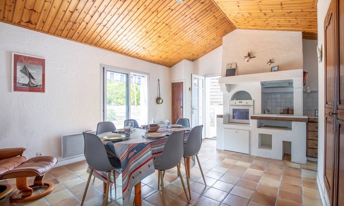 Barbatre Ski Chalet | Large house for 6 people - 300m from the beach