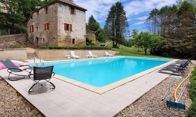 Saint-Paul-la-Roche Ski Chalet | Large house for 8 - Peace and quiet - Pool