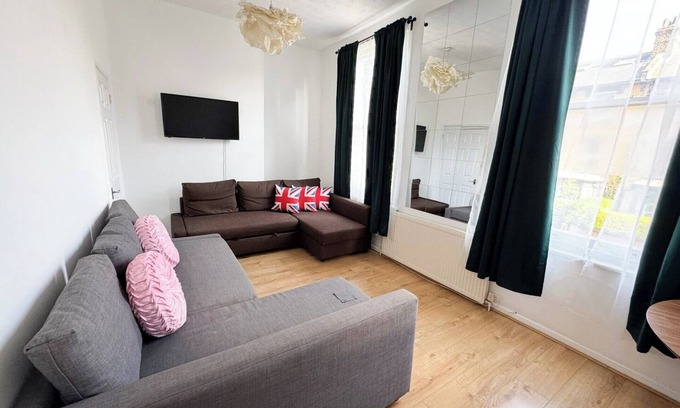 Hackney Downs House | Large house in Hackney