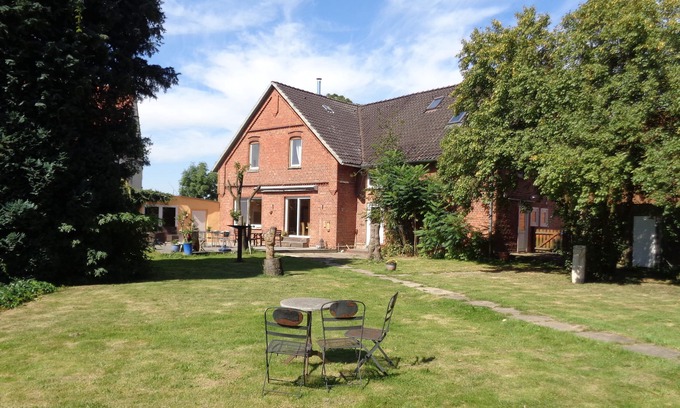 Ahe House | Large house right on the Weser for individualists
