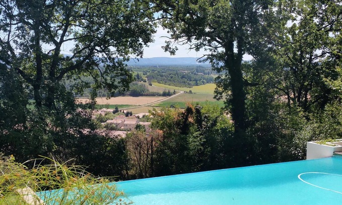 Savasse House | Large house with beautiful views at the gateway to Provence