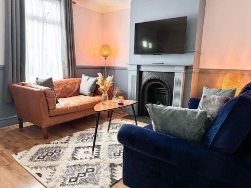 Fairfield House | Large house with fast trains to London