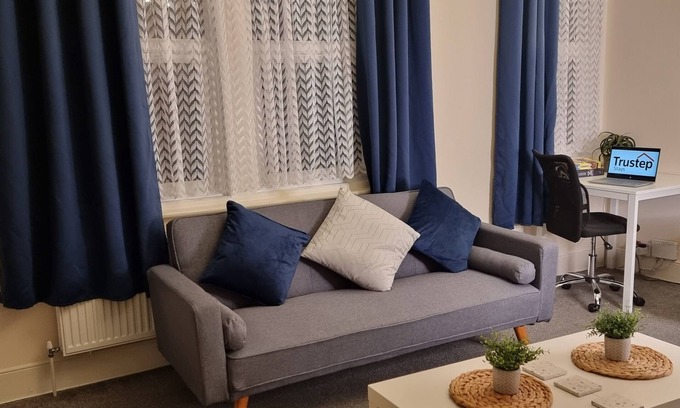 Maidstone House | Large house with Garden in Maidstone