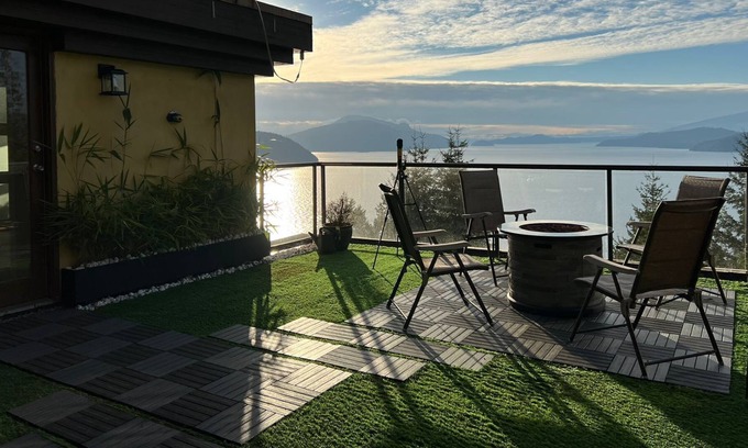 Lions Bay House | Large house with ocean view in sea to sky highway