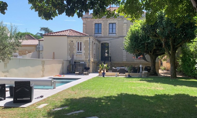 Bergerac House | Large house with swimming pool and garden Bergerac center