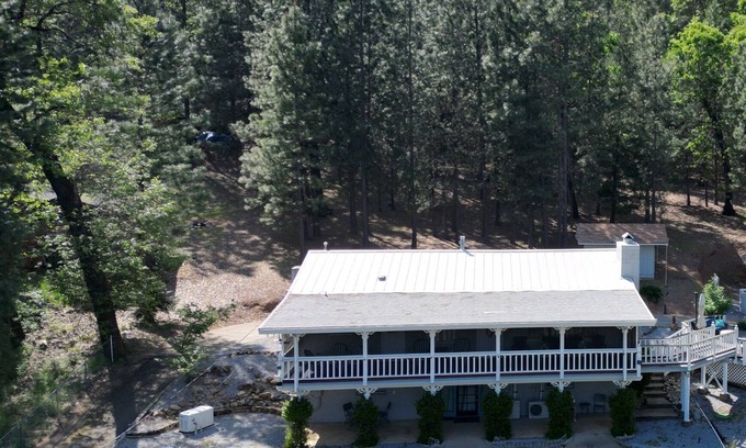 Lakehead-Lakeshore House | Large Lake House, Game Room, 4 Bedrooms, Near Lake- Shasta Lakeshore Retreat #14