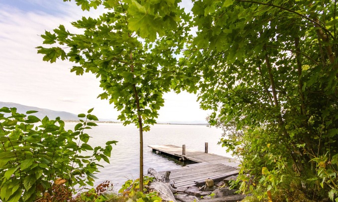 Sandpoint House | Large lakefront house with fireplace, gas grill & stunning lake views