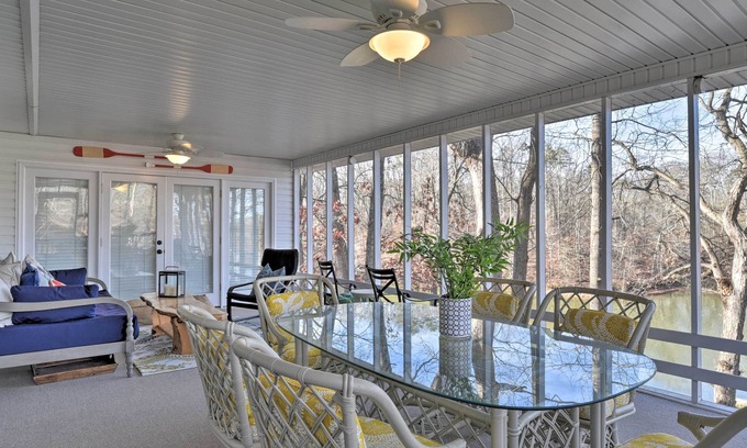 Lavonia House | Large Lavonia Home w/Party Dock on Lake Hartwell!
