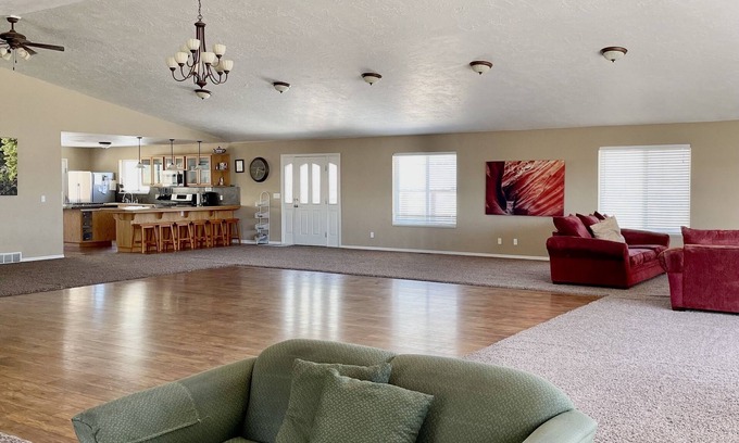 Lava Hot Springs House | Large Lodge in Lava Hot Springs, Idaho 8 bedrooms sleeps 35