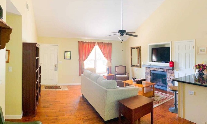 Taylorsville House | Large Lovely Lakehouse. Cottage 77