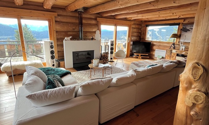 Les Angles Ski Chalet | Large luxurious log cabin