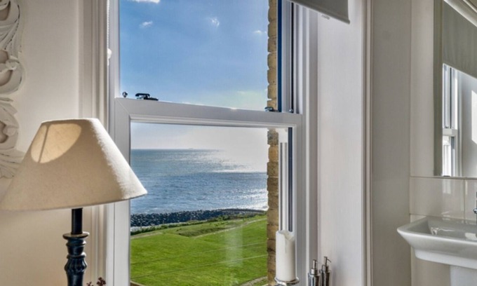 Ventnor Villa | Large luxury villa with sea views sleeps 8 people