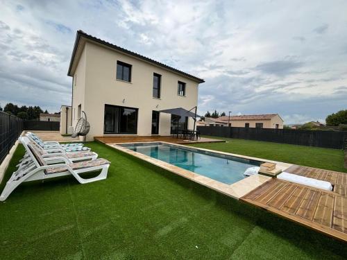 Violes Apartment | Large luxury villa with pool
