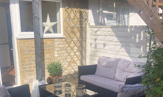 Mortlake House | Large Maisonette with garden in Barnes near river