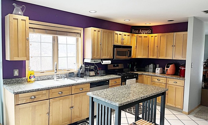 Michigan City House | Large Michigan City home!Pool-10 minutes to beach!
