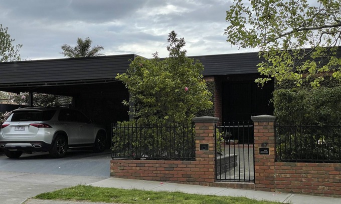 Malvern East House | Large mid century executive family home with pool in prestige suburb
