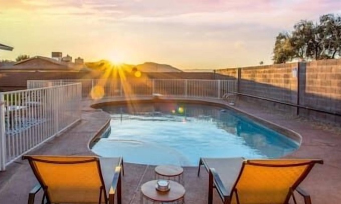 River Mountain House | ❤️Large Modern 4BR w/ Heated Pool on .35 Acres