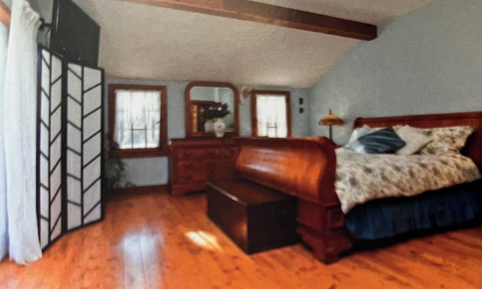 Oro-Medonte Other | Large Modern Farmhouse. Full kitchen. Close to skiing, hiking, golf, fishing.