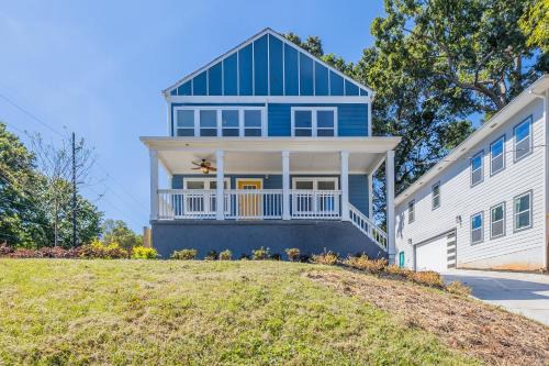 East Side House | Large Modern Home Centrally located With Hot Tub