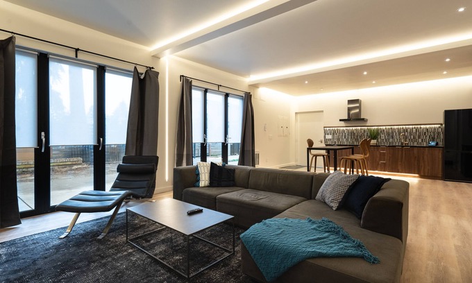 Redmond Apartment | Large Modern Loft in Central Location