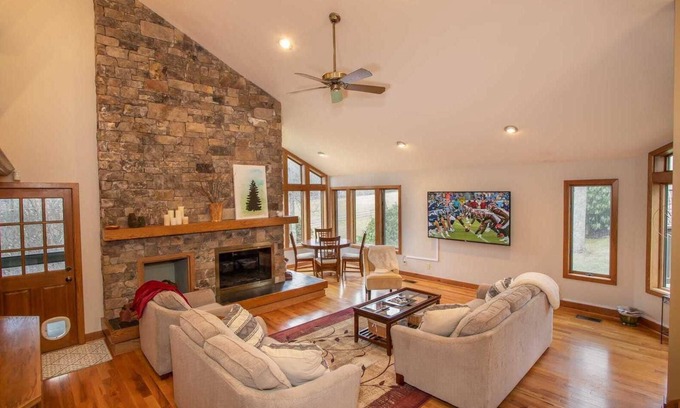 Blowing Rock Cabin | Large Mountain Retreat Near Downtown
