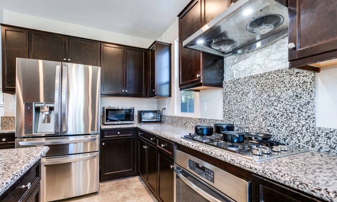 Chino House | Large new 6 Bedrooms home in Chino
