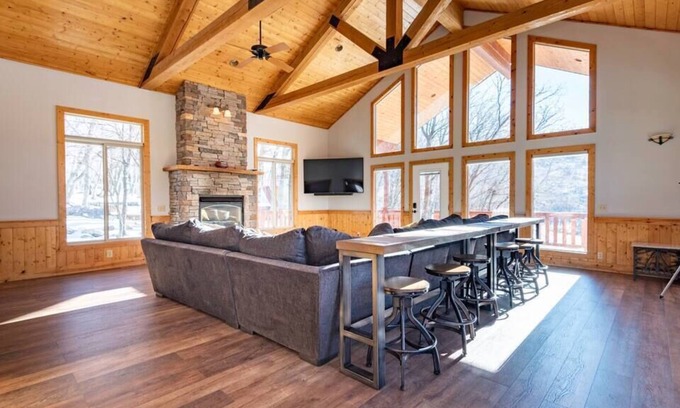 Eden Cabin | Large Nordic Valley Home w/ Private Hot Tub