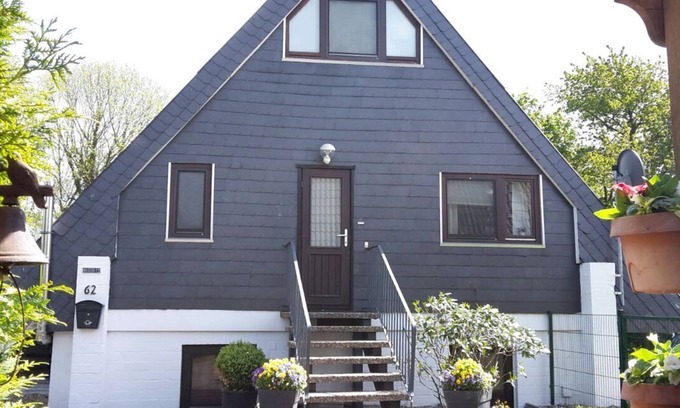 Bunsdorf House | Large Nurda house directly on the Wittensee with stove and private garden. Rowing boat