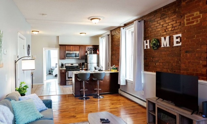 Mill River Apartment | Large, Open-Concept, One Bedroom in Wooster Square