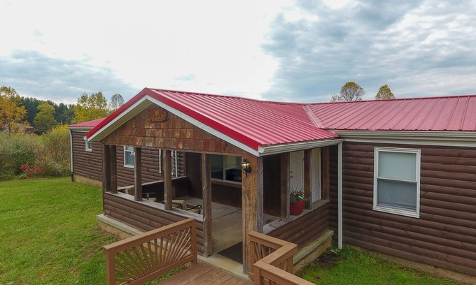 Nelsonville Cabin | Large, Open Sunset Cabin in Star of Hocking Hills