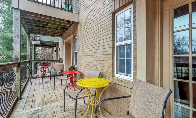 West Plaza Condo | Large Plaza 2BR/2BTH