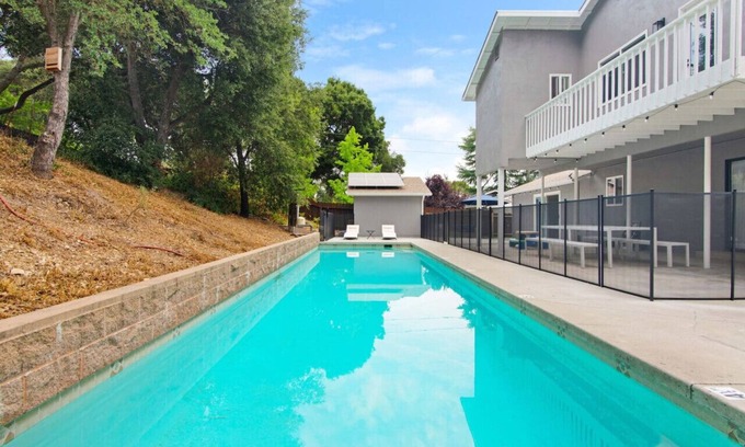 Atascadero House | Large Pool l Hot Tub l Spacious l Family Friendly