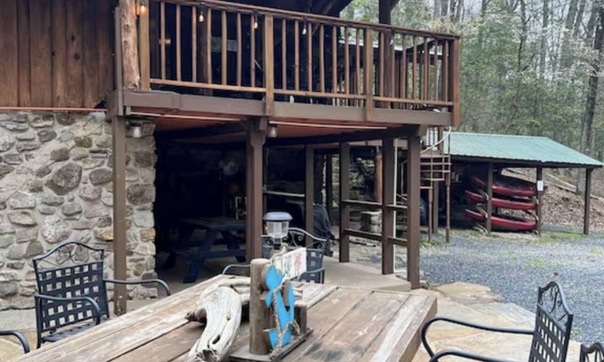 Mount Ida Cabin | Large private & beautiful home on Lake Ouachita - Perfect for large gatherings!
