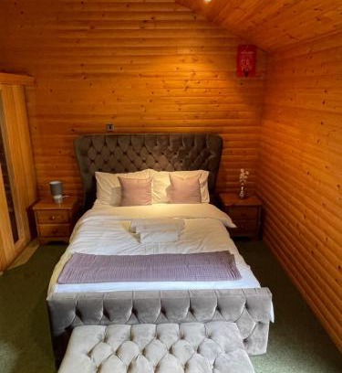 Grays Apartment | Large Private En-suite Space