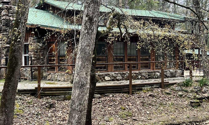 Mount Ida House | Large Private Home on Lake Ouachita! Beautiful creek running into the lake.