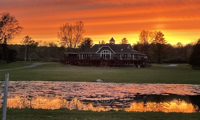 Rotterdam Junction House | Large, private lake house minutes to Saratoga, NY