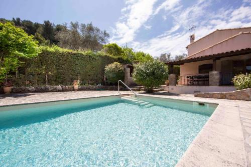 Vallauris Villa | Large Provencal villa with swimming pool in lush greenery LIVE IN CANNES