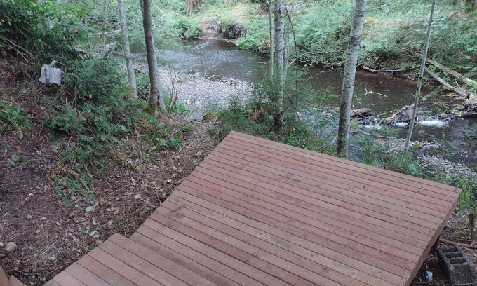 Shelton RV Rental | Large riverfront camp site, with Lake Limerick amenities.