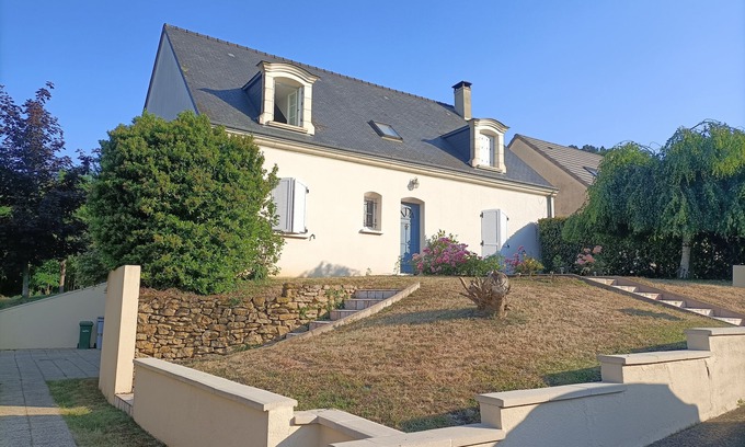 Sille-le-Philippe House | Large room in a spacious Maison bourgeoise.