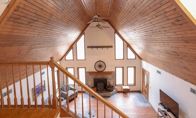 Bladensburg House | Large Rustic Retreat House with Hot Tub