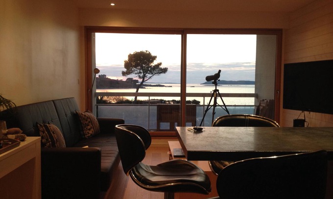 Trevou-Treguignec Apartment | Large sea view apartment