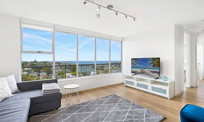 Randwick Apartment | Large, Seaside 2 Bedroom home with Ocean Views