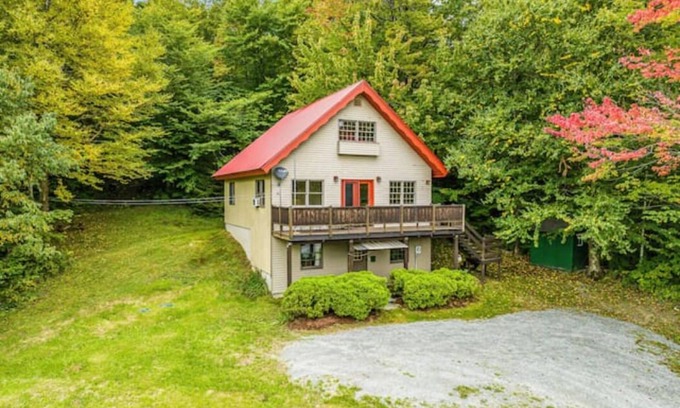 Jeffersonville Ski Chalet | Large Ski Chalet minutes from Smuggler's Notch!