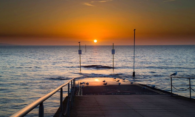 East Huntspill Cabin | Large Somerset lodge with access to adventure activities