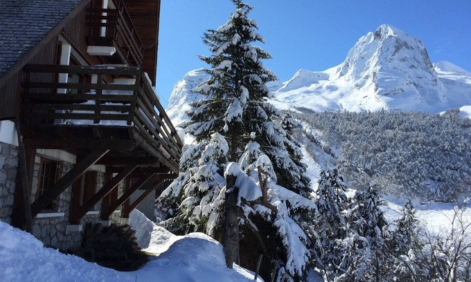 Eaux-Bonnes Ski Chalet | Large south-facing chalet with balcony facing the slopes