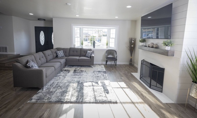 Fountain Valley House | Large & spacious 5 bedroom home, Orange County, CA